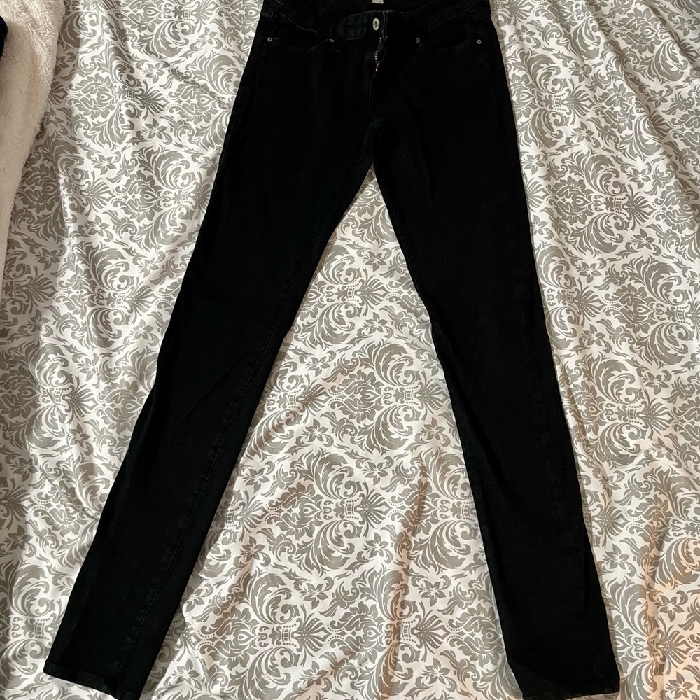 Black skinny jeans. Size 27.